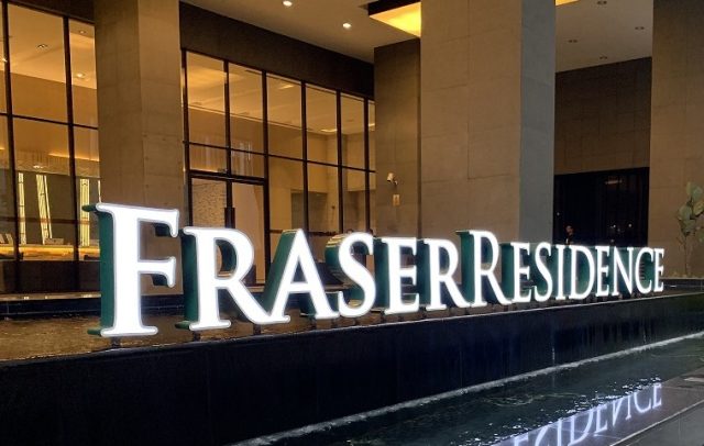 frasers-residence-22 Two men in suits reviewing documents at a desk, representing the Yu Syndicate directors involved in the RM800 million land scam.