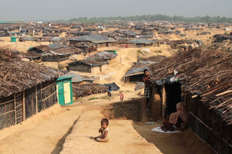 Fire Destroys 7,000 Rohingya Shelters in Kutupalong Camp