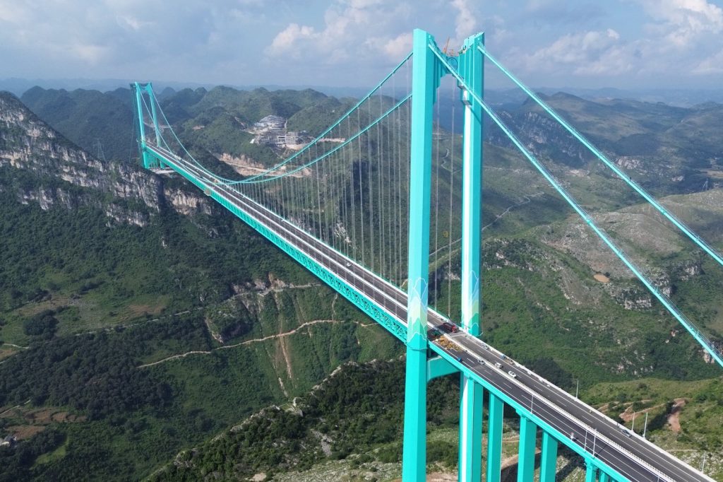 Huajiang Canyon Bridge Opens 625m Above Beipan River