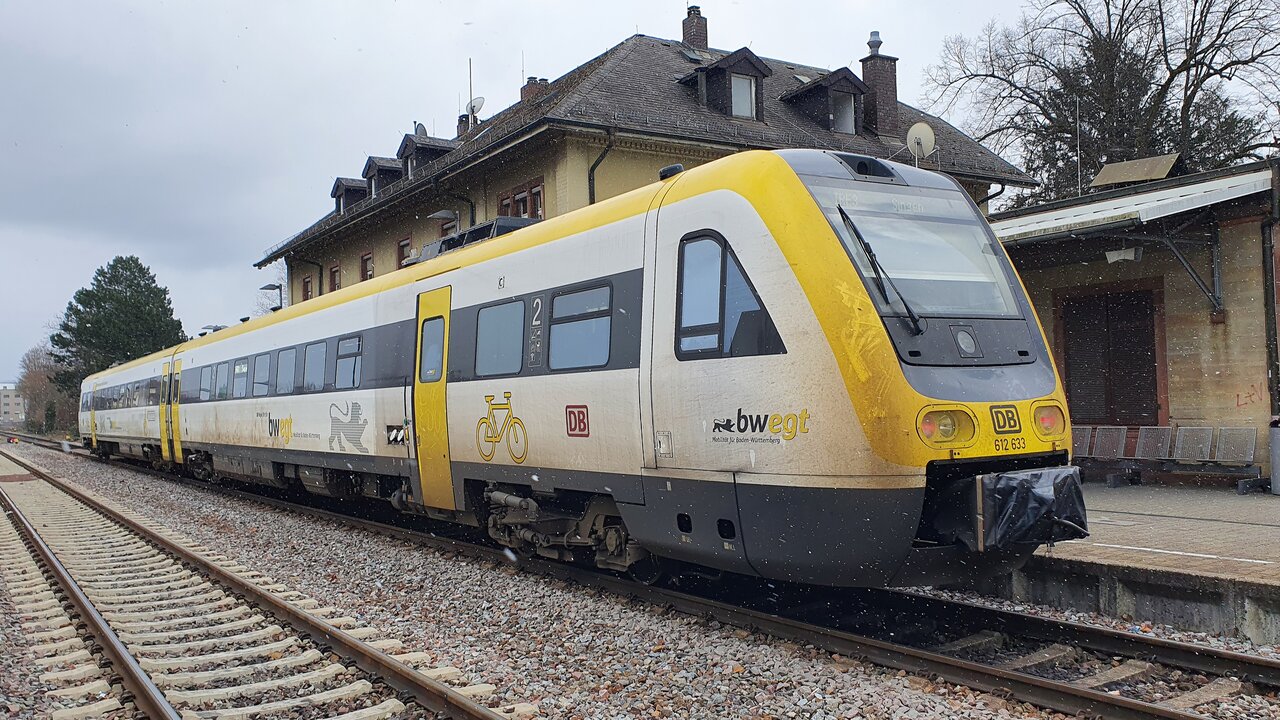 ai-fill-50167 Deutsche Bahn Train Derailment Kills 3, Injures 50