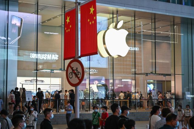 Apple Store Empty Coronavirus China Apple storefront in China with closed doors and a sign about reduced hours amid the coronavirus outbreak