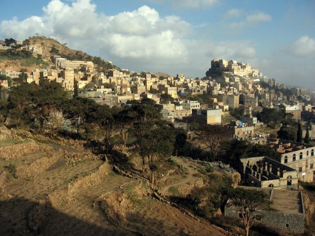 Landslides and Heavy Rainfall Kill Dozens in Yemen's Al Mahwit Region Rescuers navigate through mud and debris in Al Mahwit's mountainous terrain after landslides destroyed homes and blocked roads.