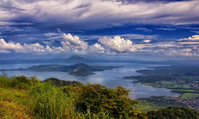 Taal Volcano emissions prompt school closures in Metro Manila area Taal Volcano emits a plume of sulfur dioxide and vog over Taal Lake in Batangas, Philippines, as seen from a nearby residential area.