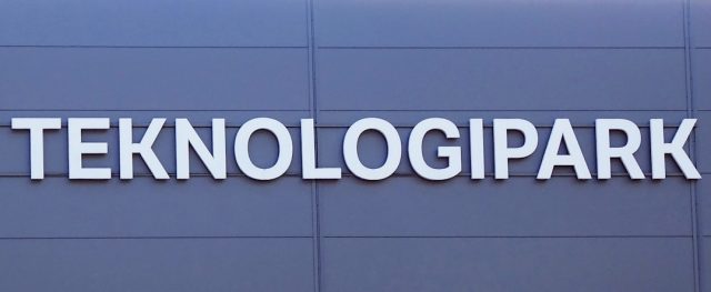 Federal Prosecutors Label FTX Collapse "One of Biggest Financial Frauds in American History Prosecutors at a press conference discuss documents related to the FTX cryptocurrency exchange collapse.
