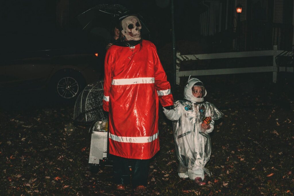 How Reflective Gear and Safe Habits Keep Pedestrians Visible at Night