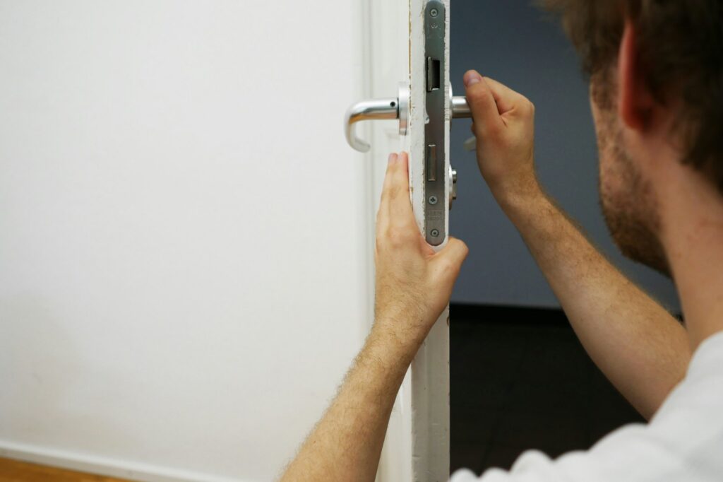 Testing the $10 Amazon Door Reinforcement Lock That Withstands 800 Pounds