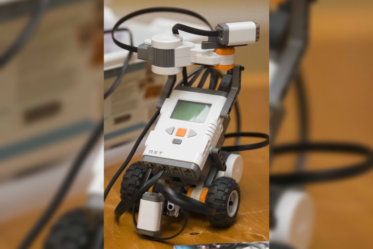 Caterpillar Foundation Grant to Fund Hands-On Engineering Courses in Schools