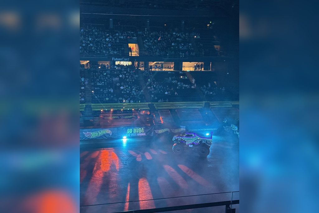 Hot Wheels Monster Trucks Live Glow